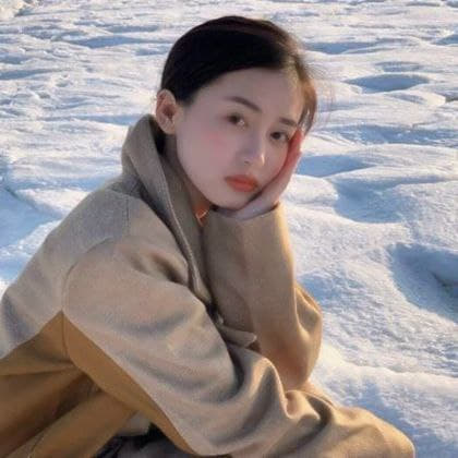 诱人的阴部需要用水滋润